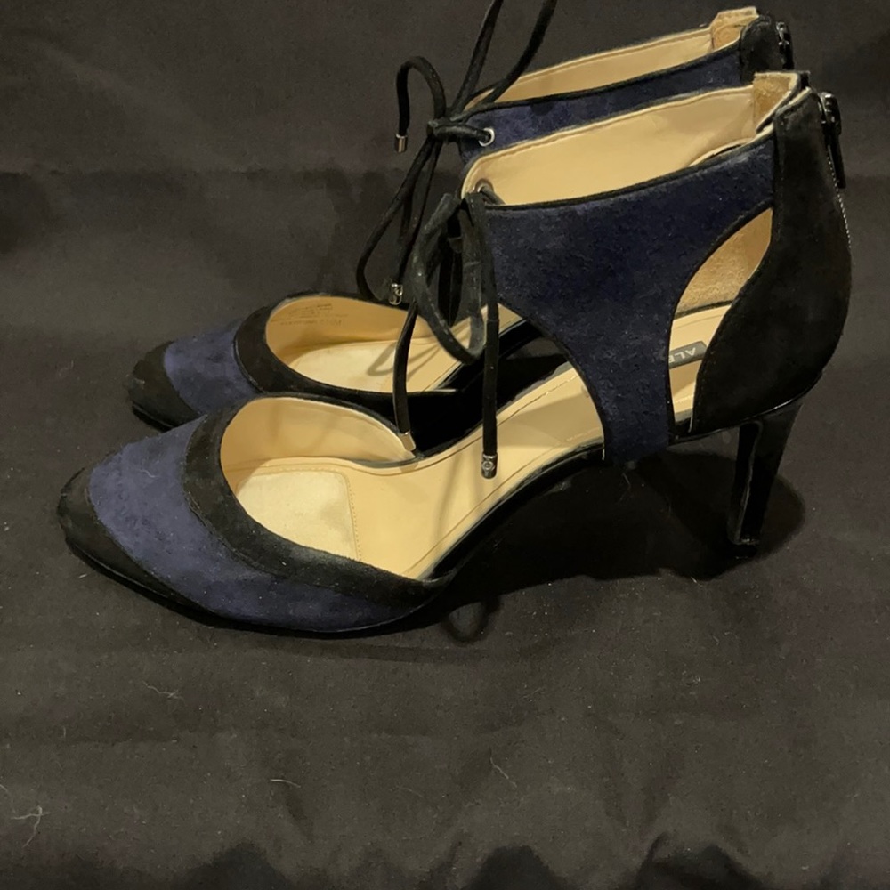 Alex Marie zipper back tie front heel Excellent Condition